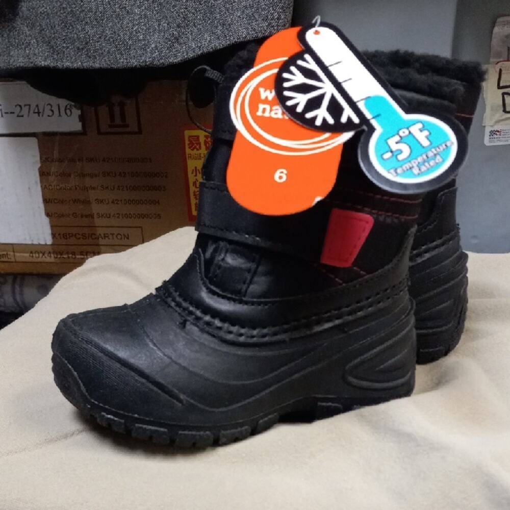 Wonder Nation Black and Red Kids Snow Boots
